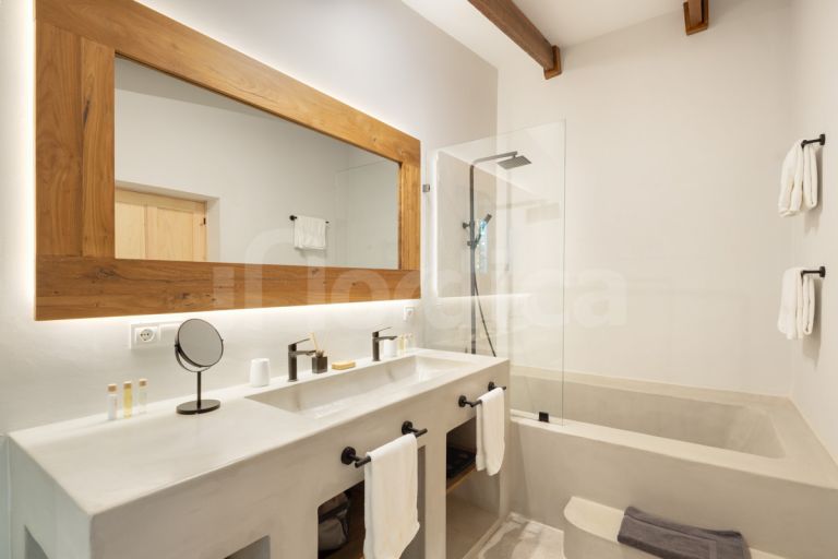 Villa for sale in Guadalmina Baja