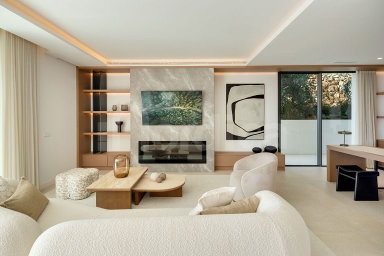 Villa for sale in Elviria