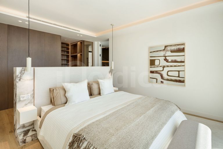 Villa for sale in Elviria