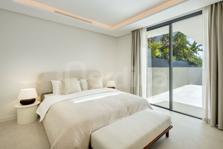 Villa for sale in Elviria