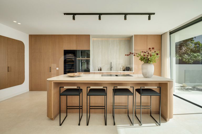 Villa for sale in Elviria