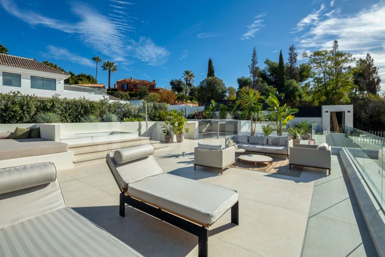 Villa for sale in Elviria