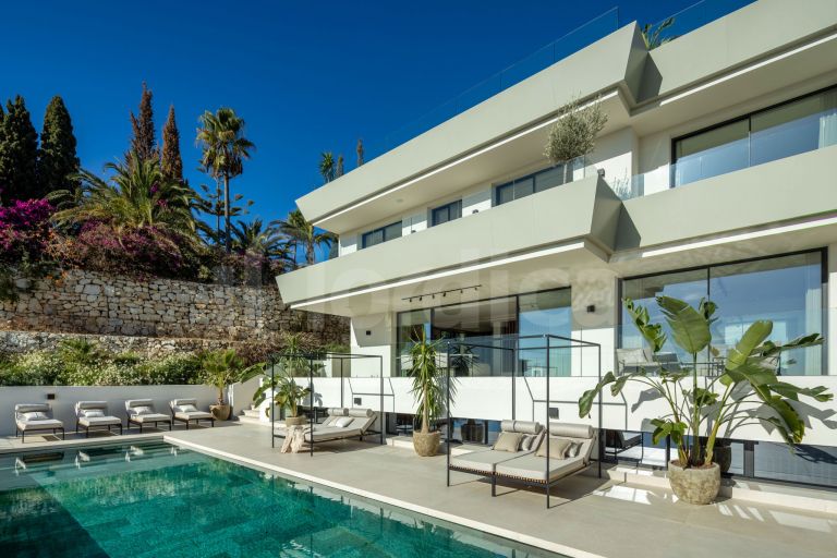 Villa for sale in Elviria