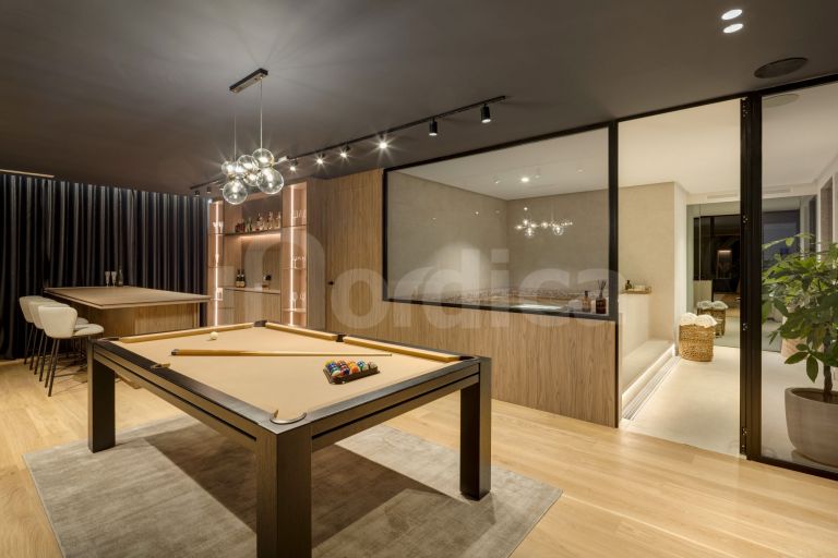 Villa for sale in Elviria