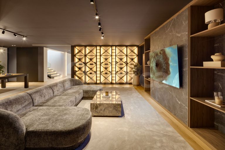 Villa for sale in Elviria