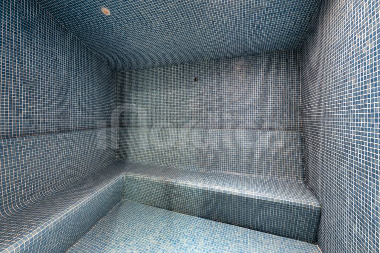 Apartment for sale in Aloha Hill Club