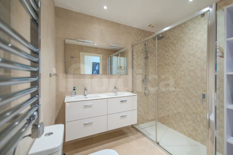 Apartment for sale in Aloha Hill Club