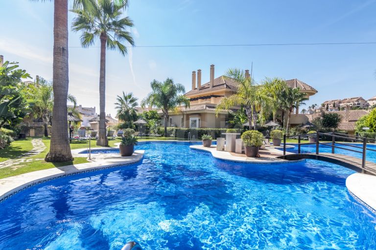 Apartment for sale in Aloha Hill Club