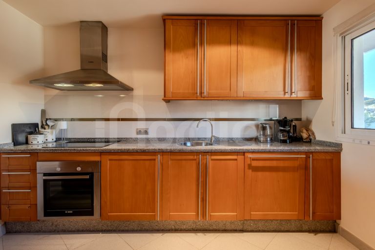 Apartment for sale in Aloha Hill Club