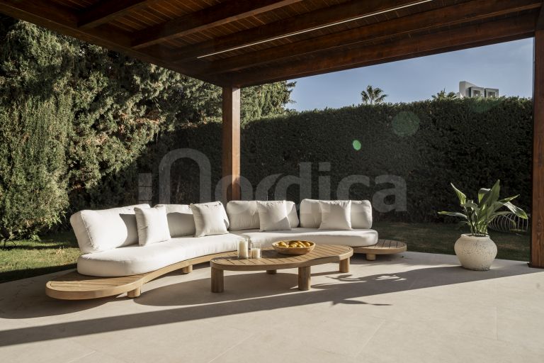 Villa for sale in Nueva Andalucia