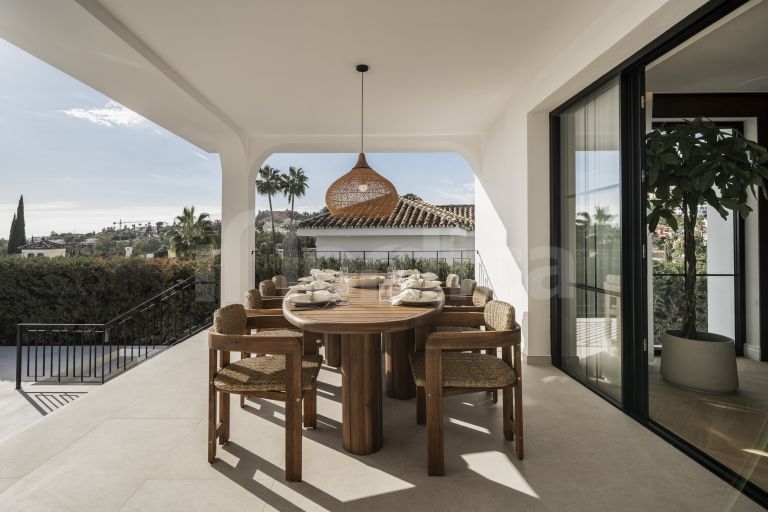 Villa for sale in Nueva Andalucia