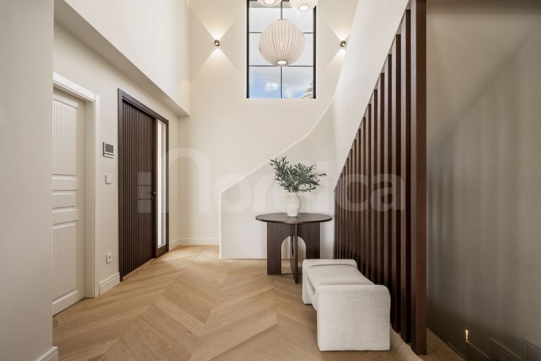 Villa for sale in Nueva Andalucia