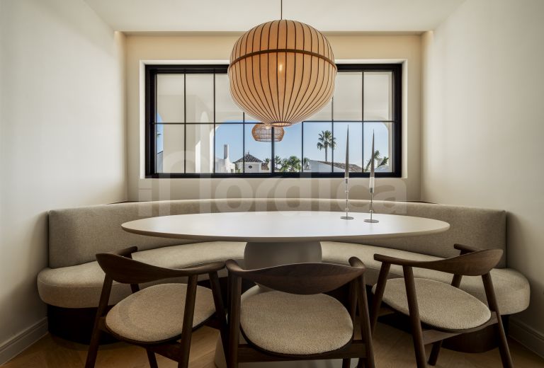 Villa for sale in Nueva Andalucia