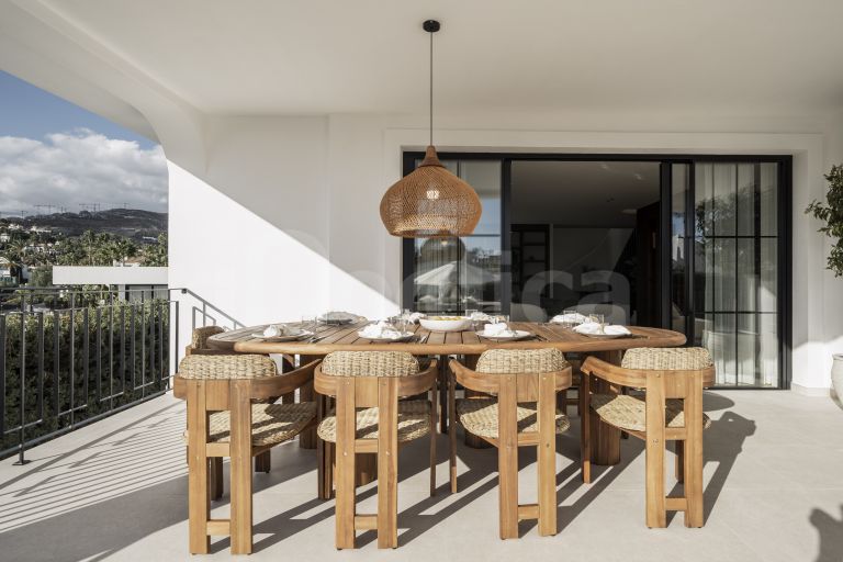 Villa for sale in Nueva Andalucia