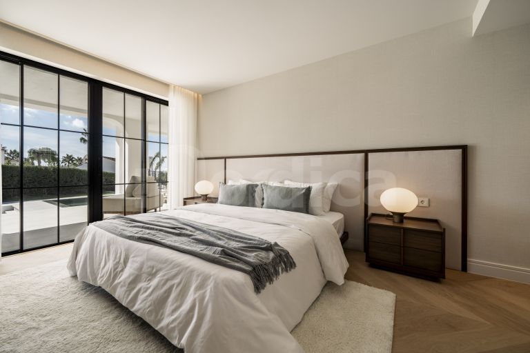 Villa for sale in Nueva Andalucia