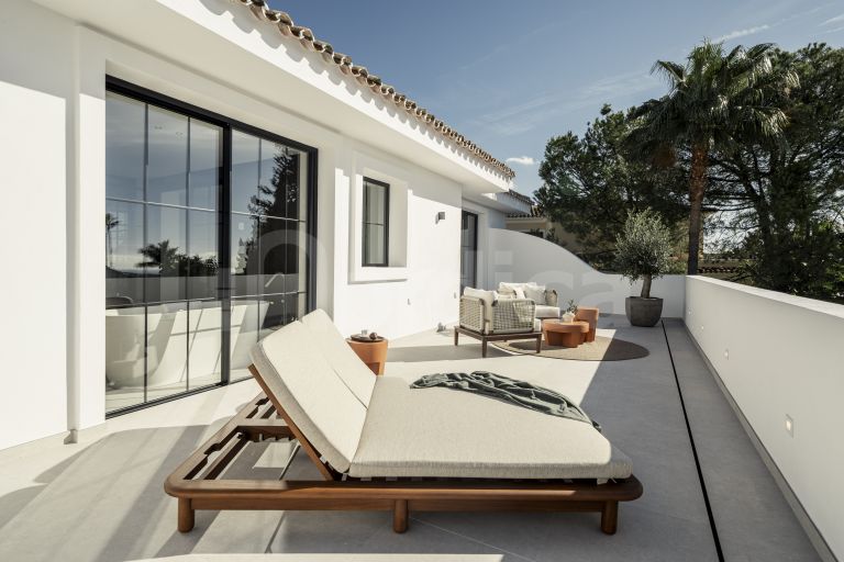 Villa for sale in Nueva Andalucia