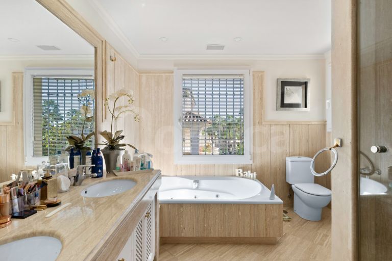 Apartment for sale in Las Alamandas