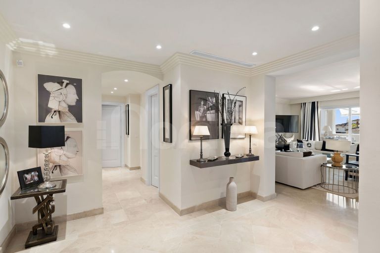 Apartment for sale in Las Alamandas