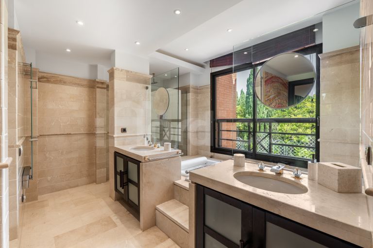 Apartment for sale in Laguna de Banus