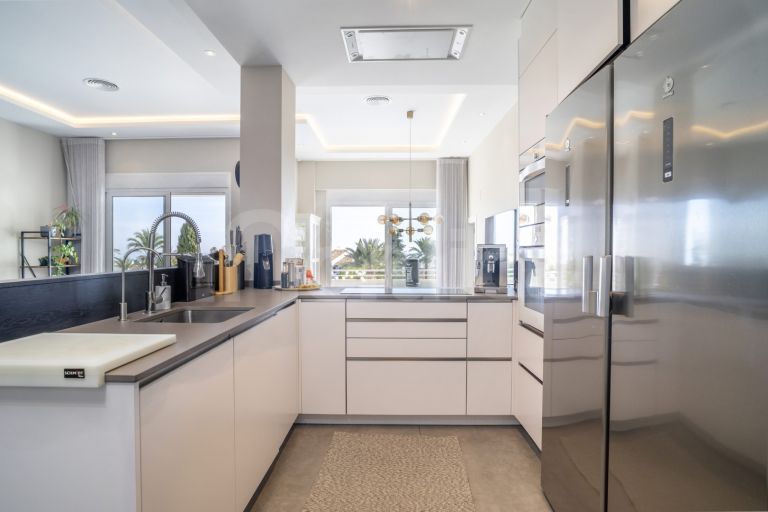 Apartment for sale in Royal Gardens