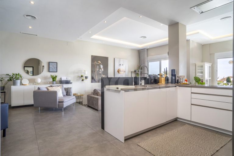 Apartment for sale in Royal Gardens