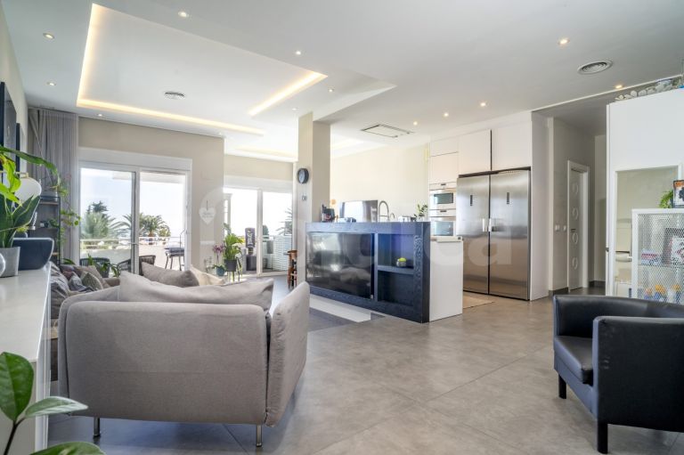 Apartment for sale in Royal Gardens