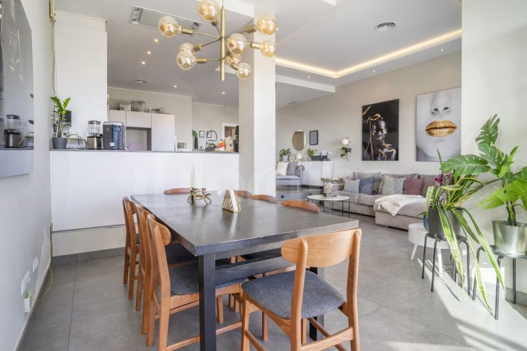 Apartment for sale in Royal Gardens