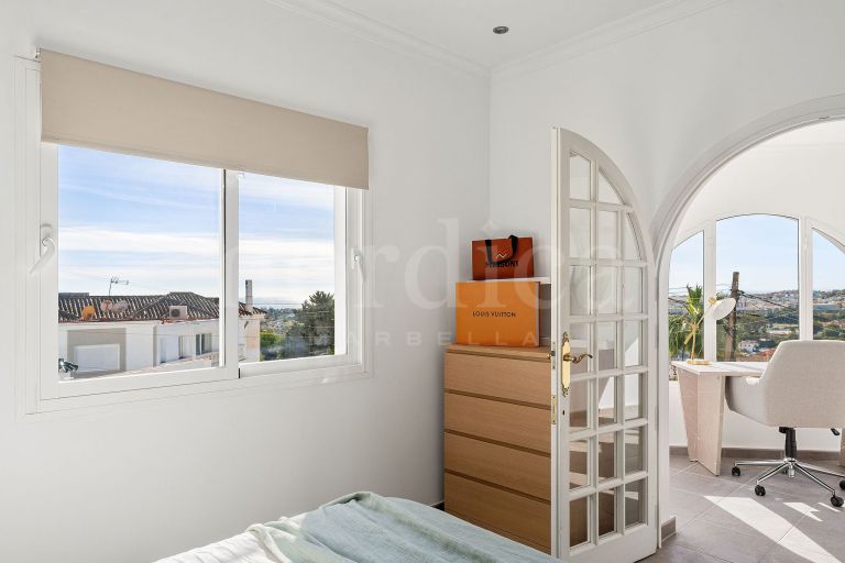 Renoviertes Haus mit unverbautem Meerblick
