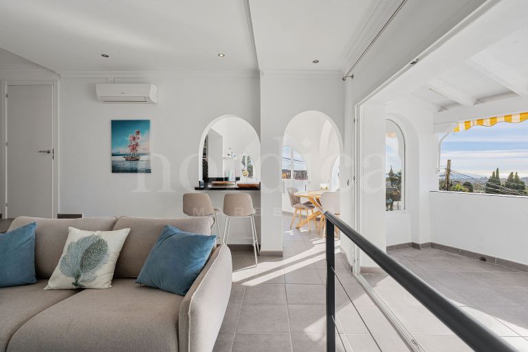 Renoviertes Haus mit unverbautem Meerblick
