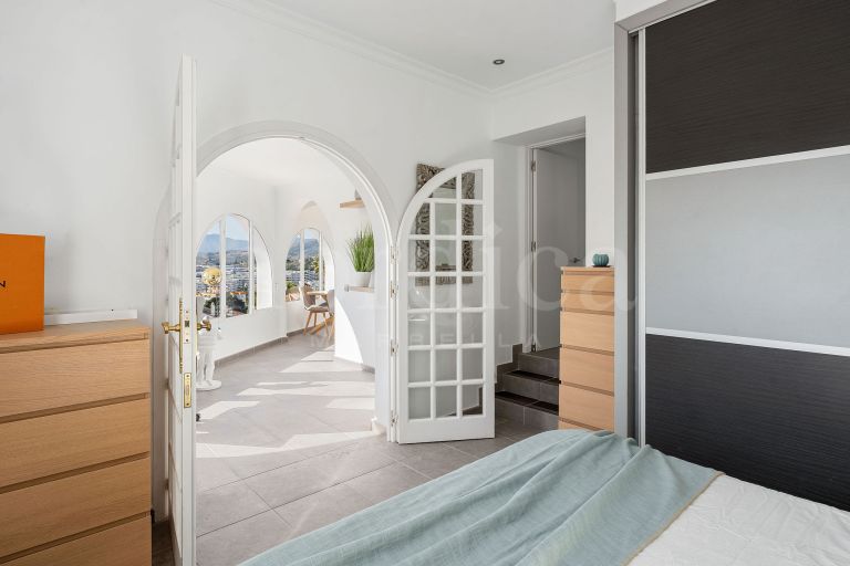 Renoviertes Haus mit unverbautem Meerblick