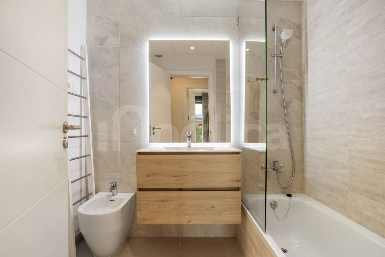 Ground Floor Apartment for sale in Estepona Golf