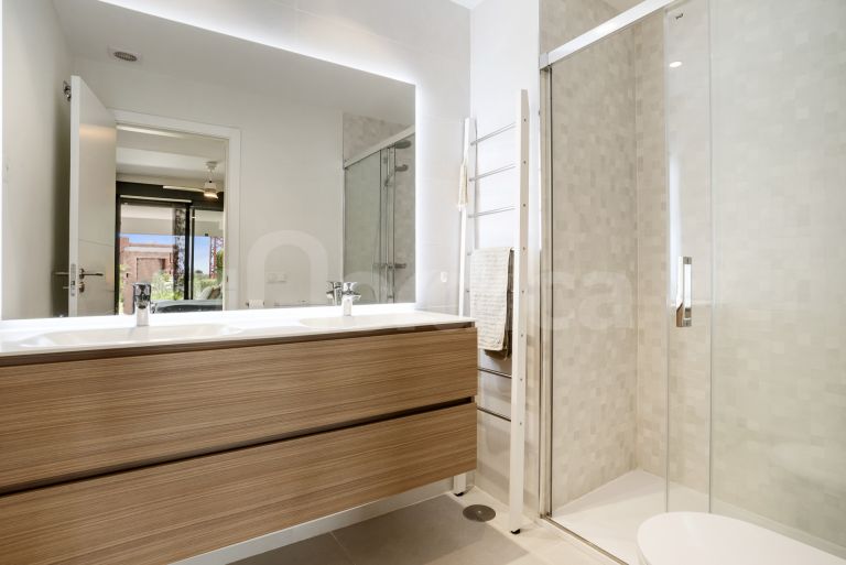 Ground Floor Apartment for sale in Estepona Golf