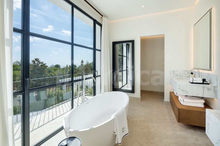 Villa for sale in Cascada de Camojan