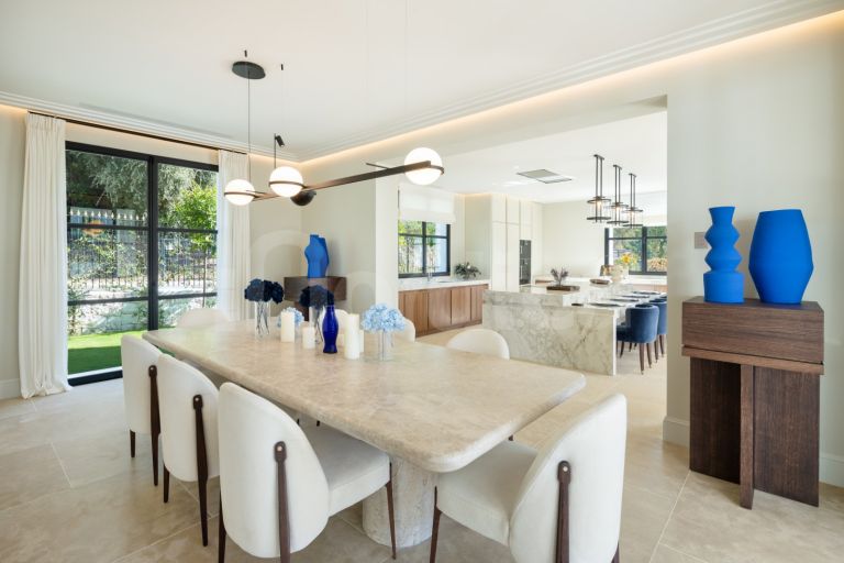 Villa for sale in Cascada de Camojan