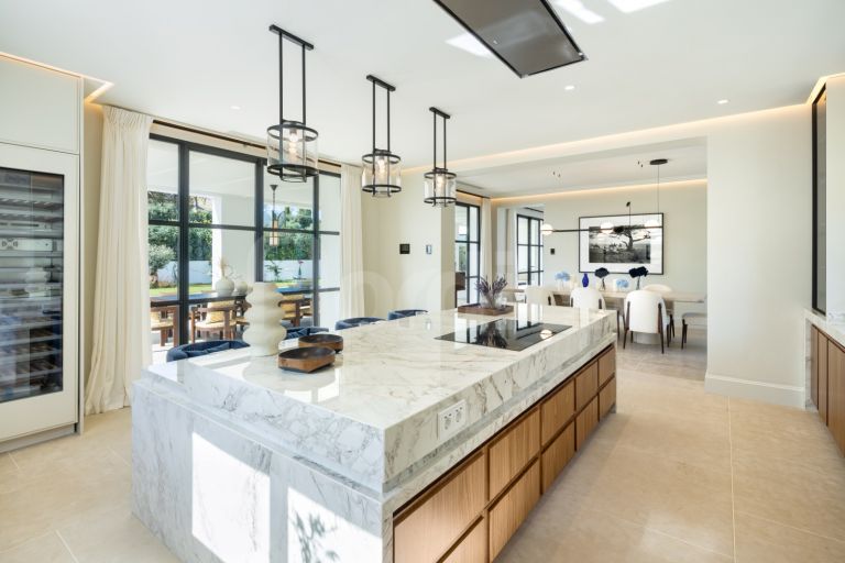 Villa for sale in Cascada de Camojan