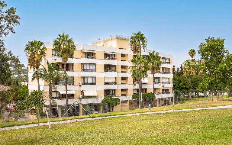 Apartment for sale in Torres de Aloha