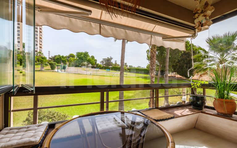 Apartment for sale in Torres de Aloha