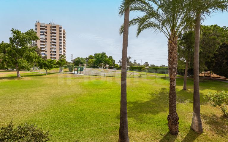 Apartment for sale in Torres de Aloha