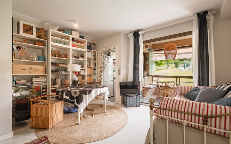 Apartment for sale in Torres de Aloha