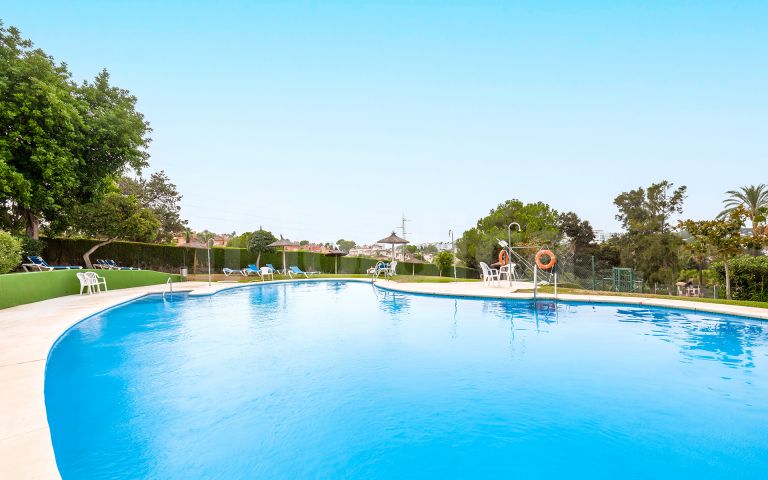 Apartment for sale in Torres de Aloha