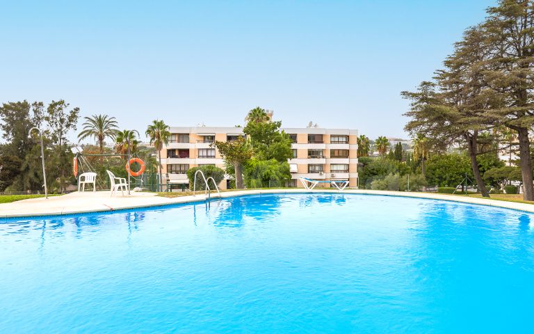 Apartment for sale in Torres de Aloha