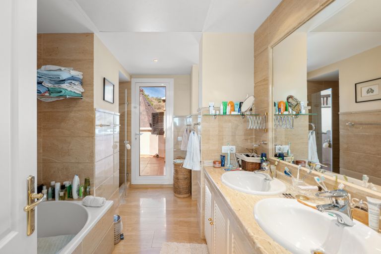 Duplex Penthouse a vendre à Albatross Hill