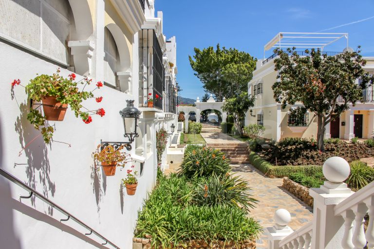 Radhus till salu i Aloha Pueblo