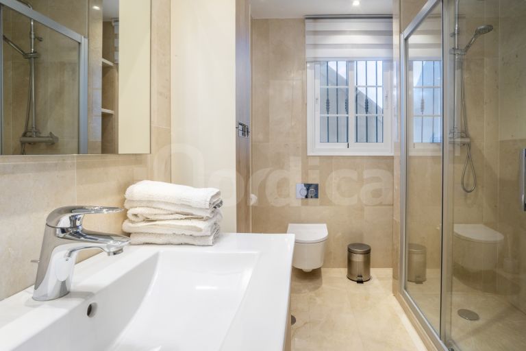 Radhus till salu i Aloha Pueblo