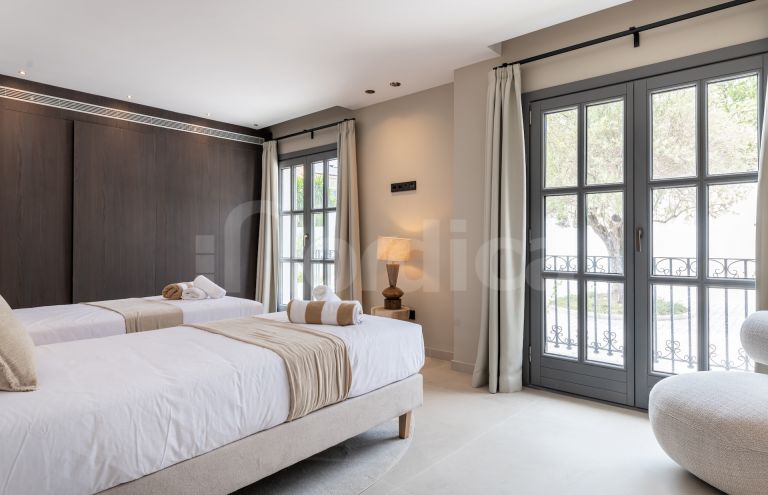 Villa for sale in Atalaya Golf