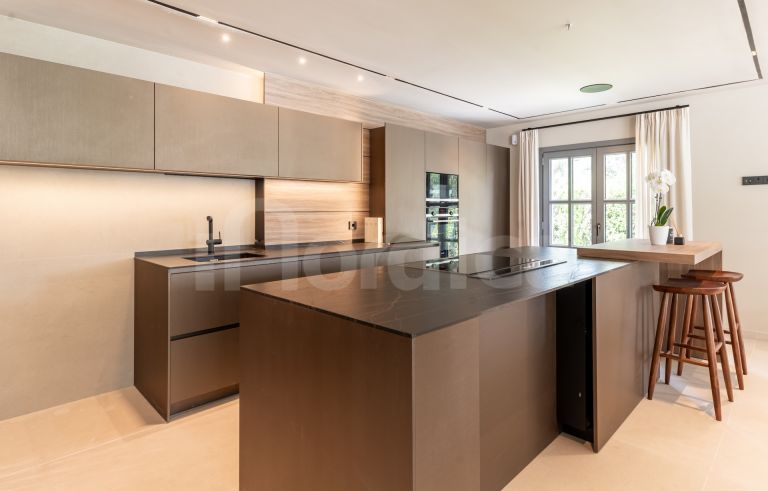 Villa for sale in Atalaya Golf