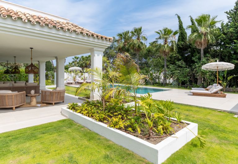 Villa for sale in Atalaya Golf