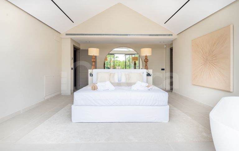 Villa for sale in Atalaya Golf