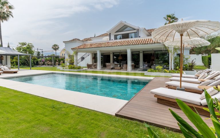 Villa for sale in Atalaya Golf