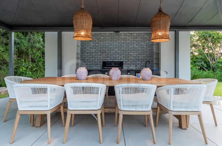 Villa for sale in Atalaya Golf